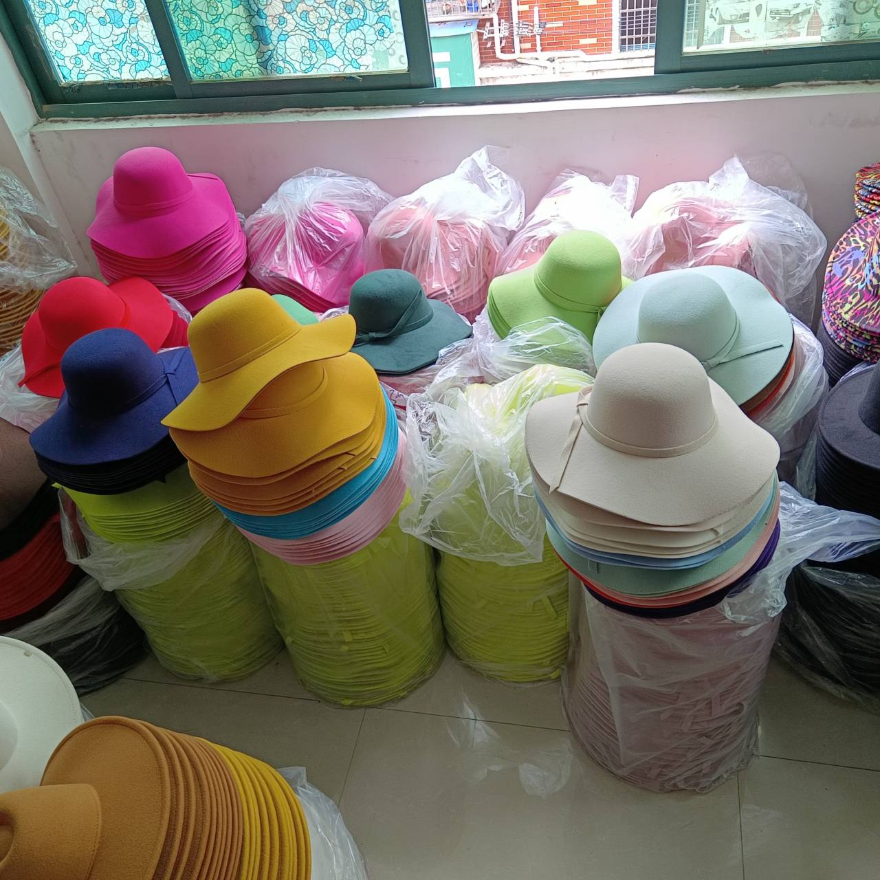 White Dome-shaped Ladies' Hat  – Hat Floppy Wide Bewertung und Preis